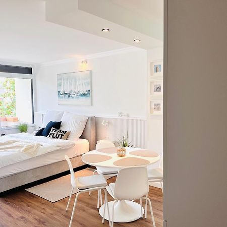 Neu - Frisch Renoviertes Ferienapartment "Waterkant" Busum Luaran gambar