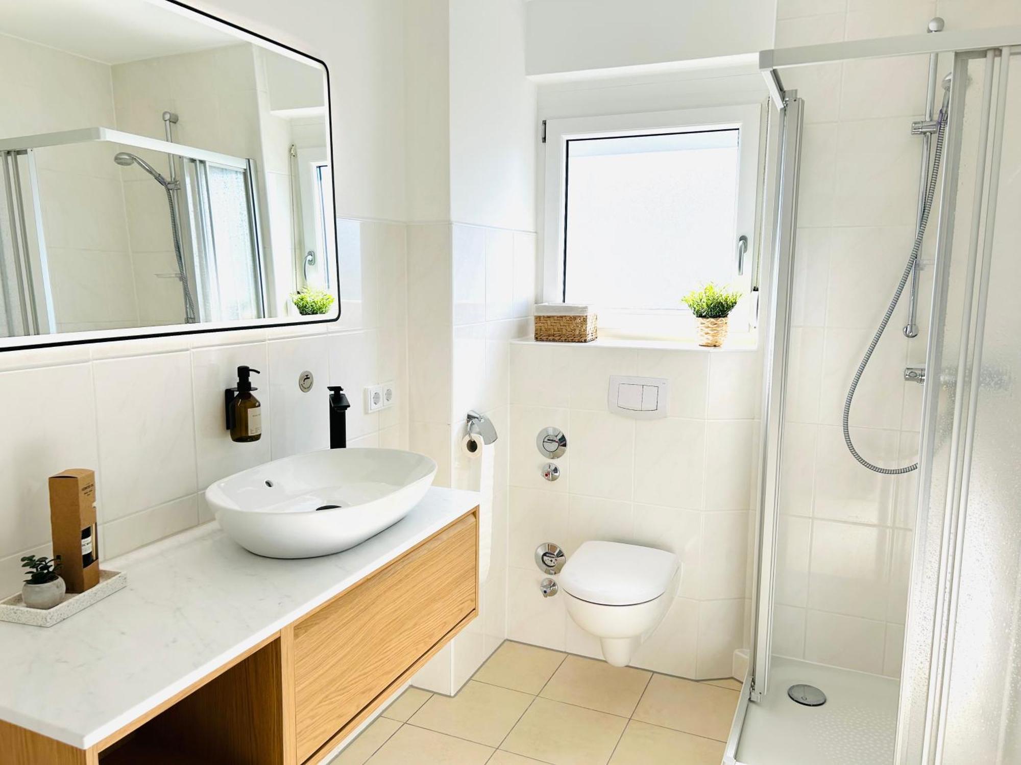 Neu - Frisch Renoviertes Ferienapartment "Waterkant" Busum Luaran gambar