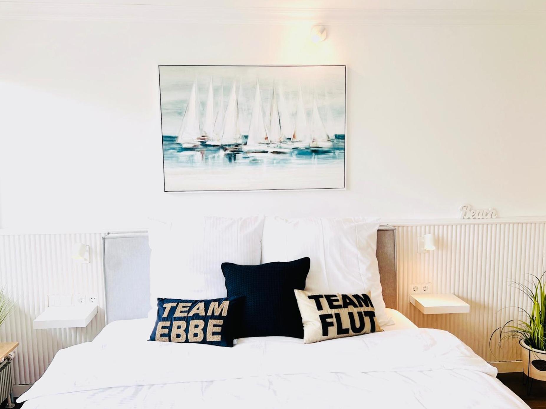 Neu - Frisch Renoviertes Ferienapartment "Waterkant" Busum Luaran gambar