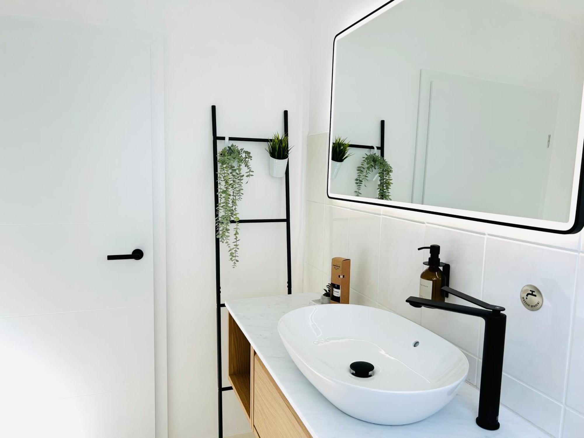 Neu - Frisch Renoviertes Ferienapartment "Waterkant" Busum Luaran gambar